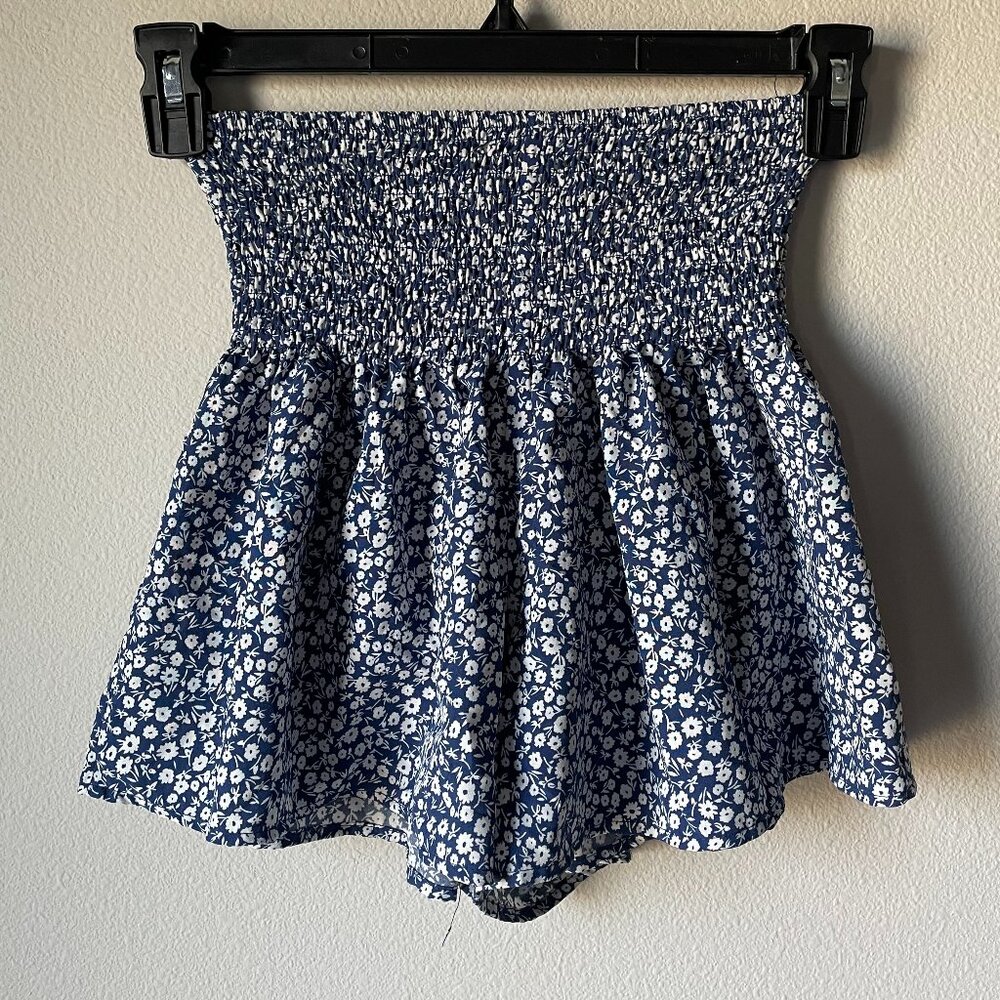 Shein Blue and White Floral Flowy Shorts - Size S